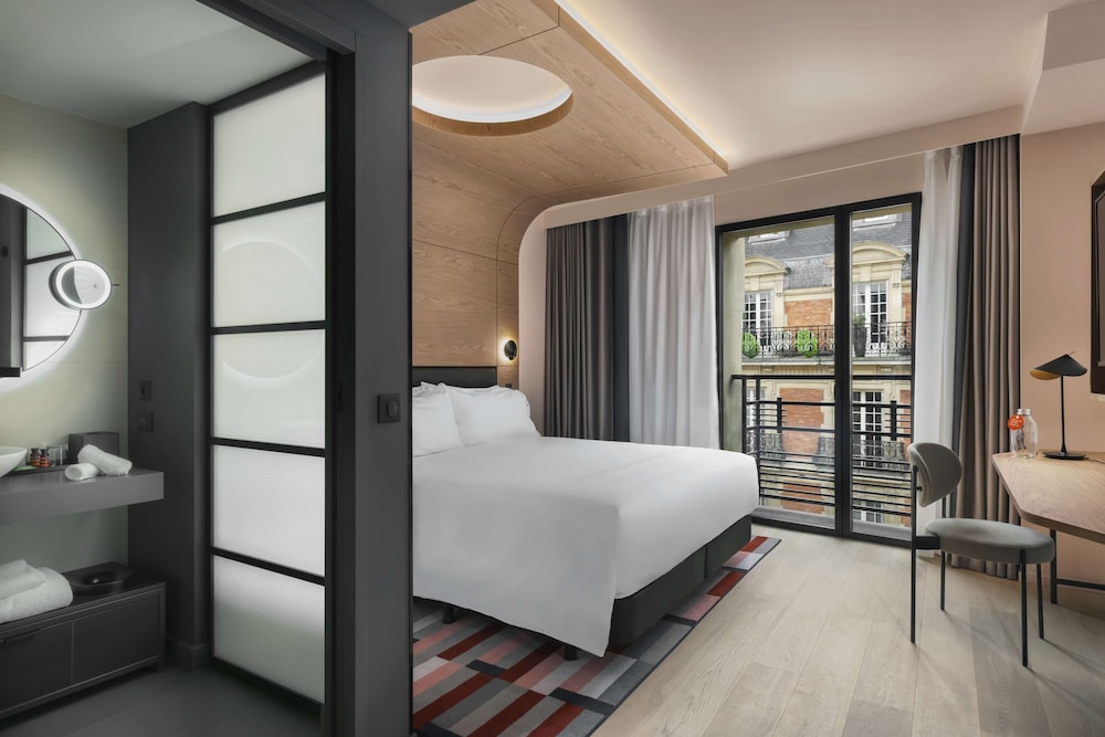 Premium Room, 1 King Bed, View