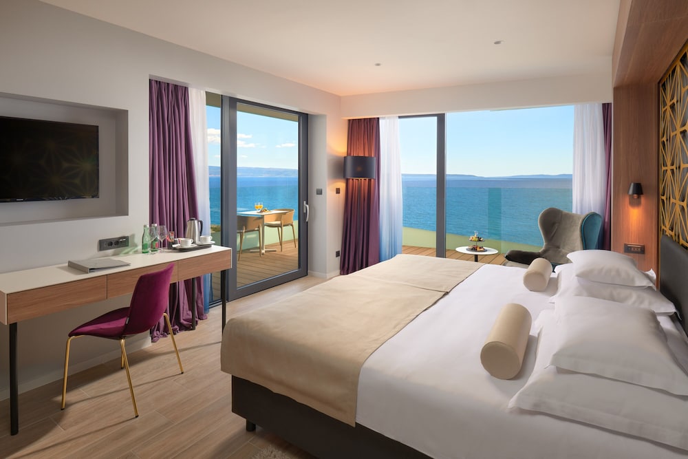 Premium Suite - Photo 2