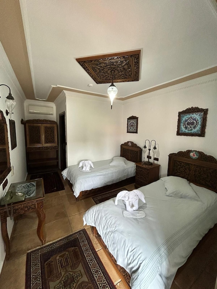 Standard Room, Multiple Beds - Photo 2