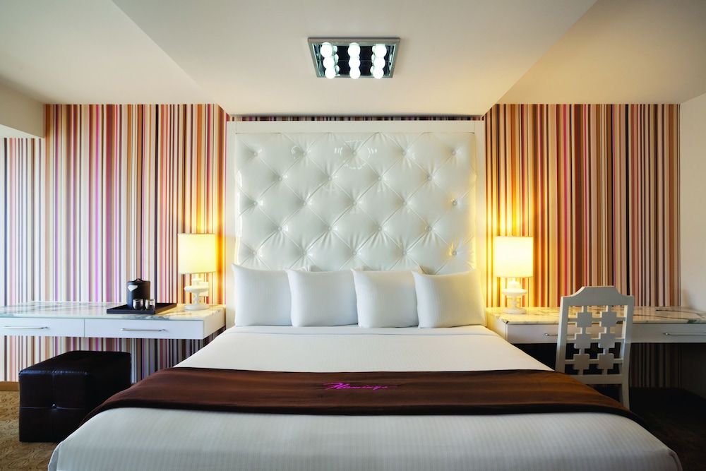 Go Room, 1 King Bed, Non Smoking, High Roller View