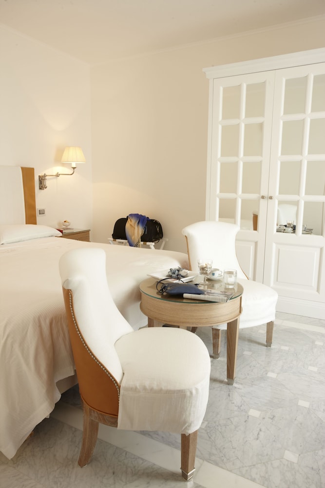 Room (Fashion) - Photo 5