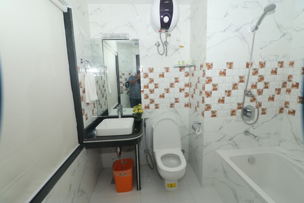 Deluxe Room - Photo 11