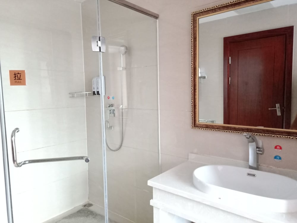 Deluxe Triple Room photo 3