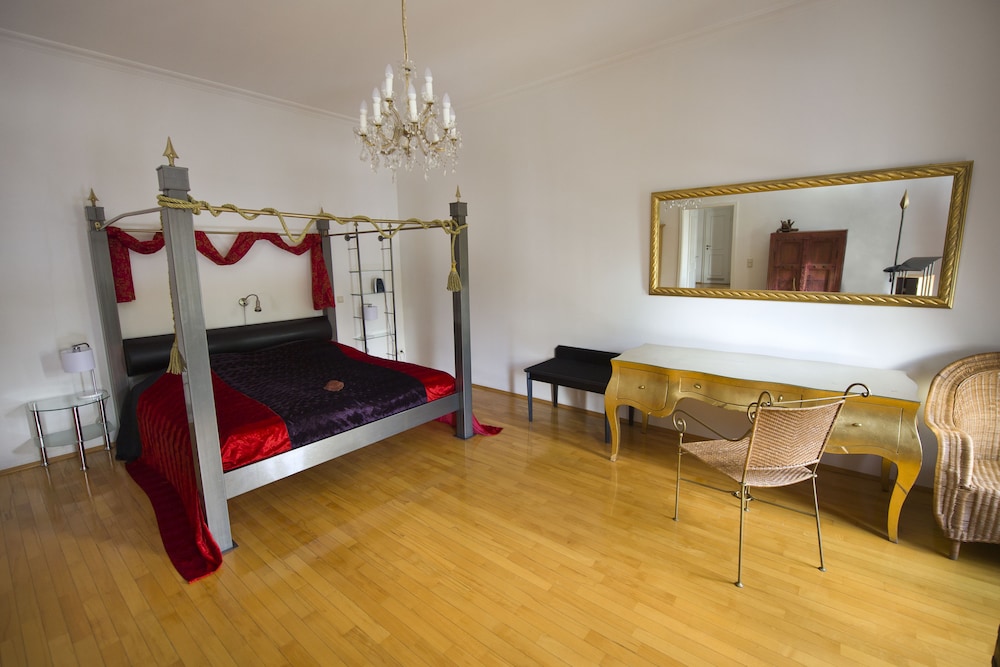 Apartment photo 2