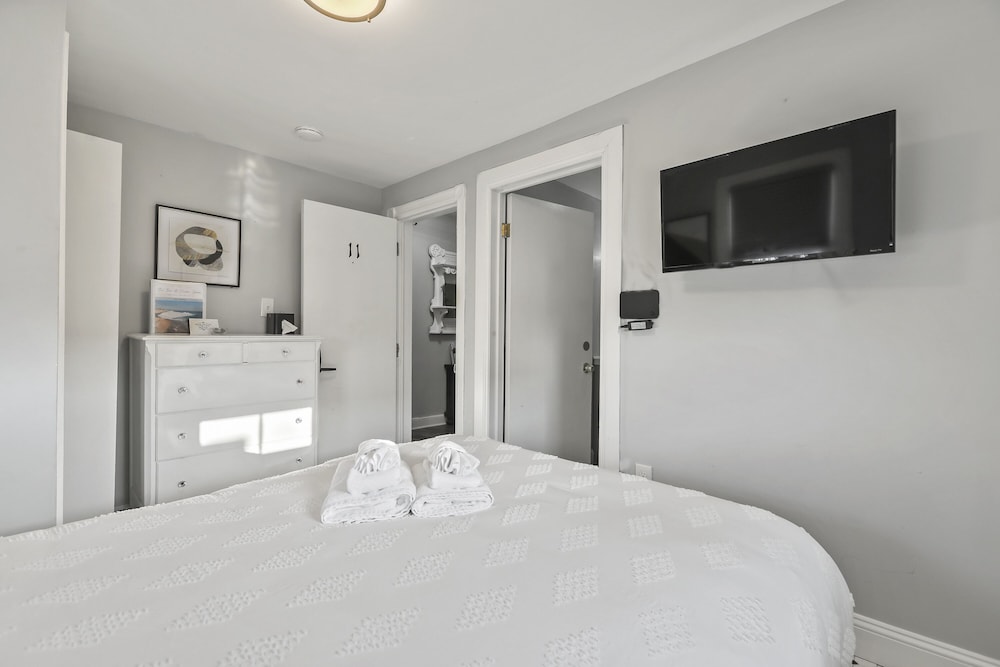 Superior Double Room, Private Bathroom (B and W Room)