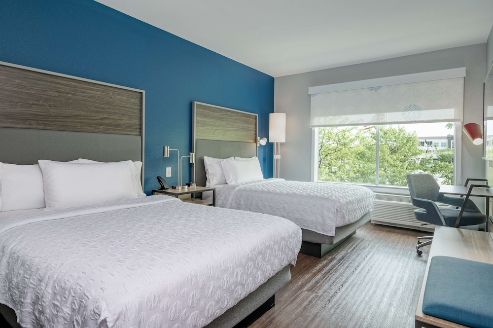 Room, 2 Queen Beds - Photo 3