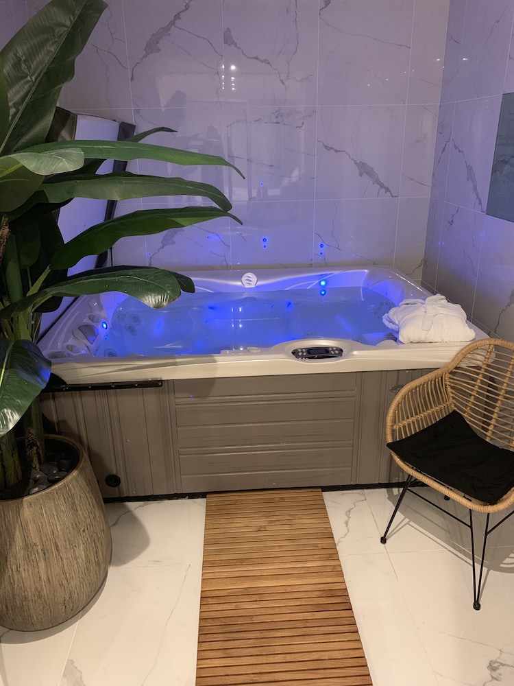 Deluxe Suite, 1 Bedroom, Jacuzzi, Hammam photo 3