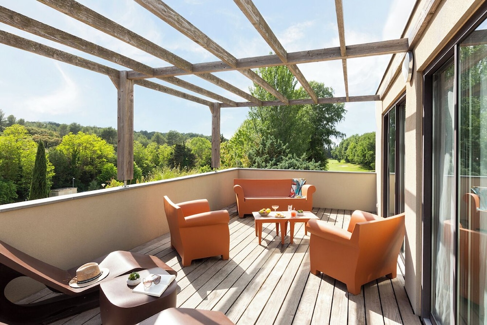 Suite Familiale, 1 grand lit et 1 canapé-lit, terrasse