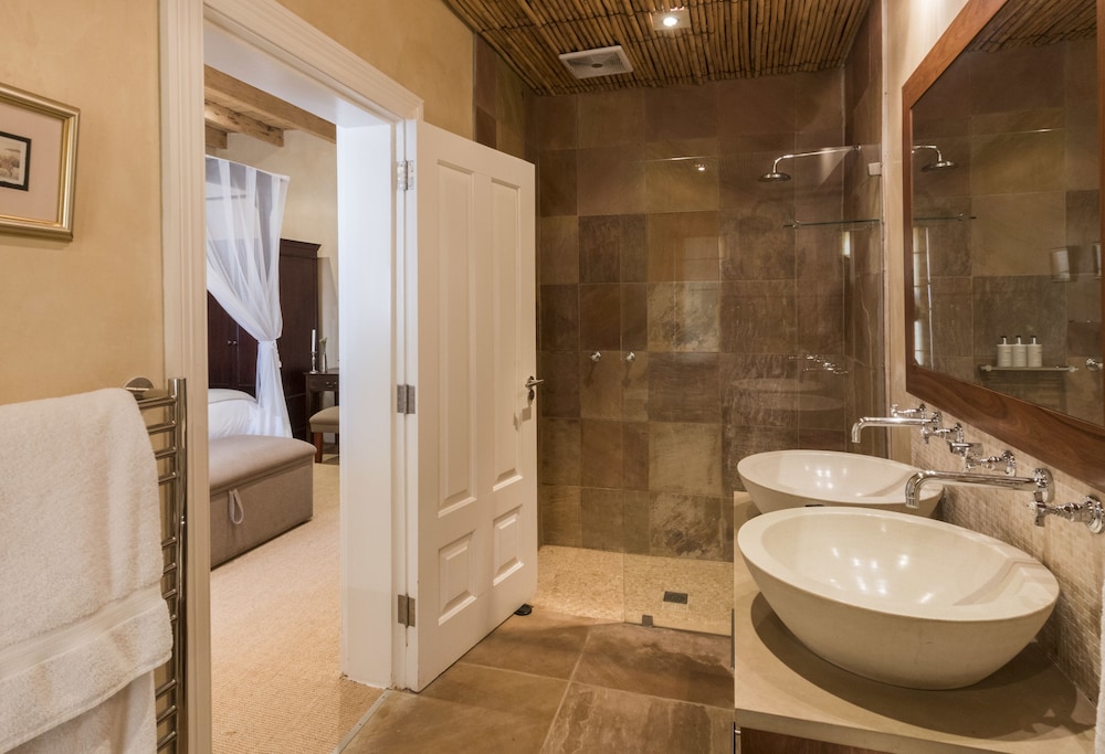Classic Suite (Courtyard Manor 2 pax) photo 2