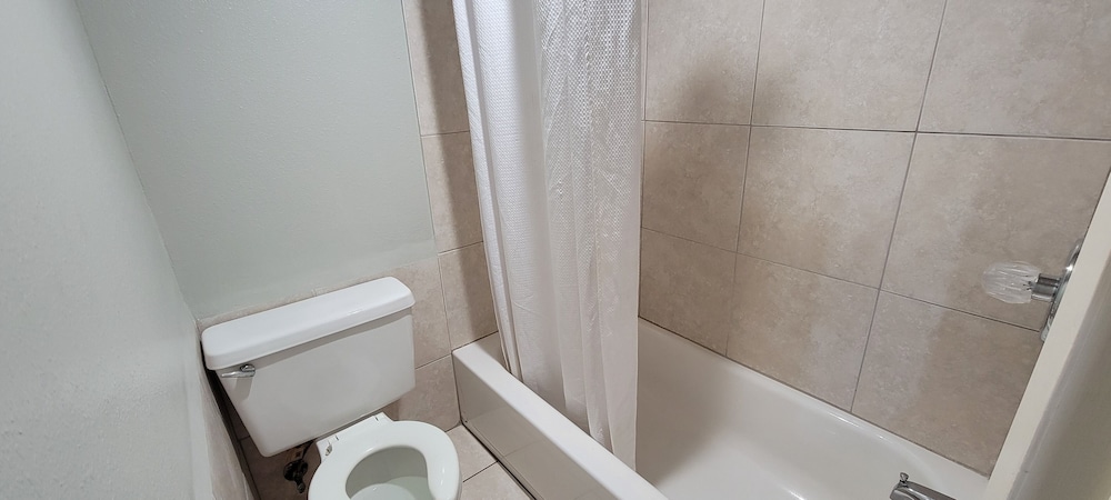 Standard Single Room, 1 Queen Bed - Photo 5