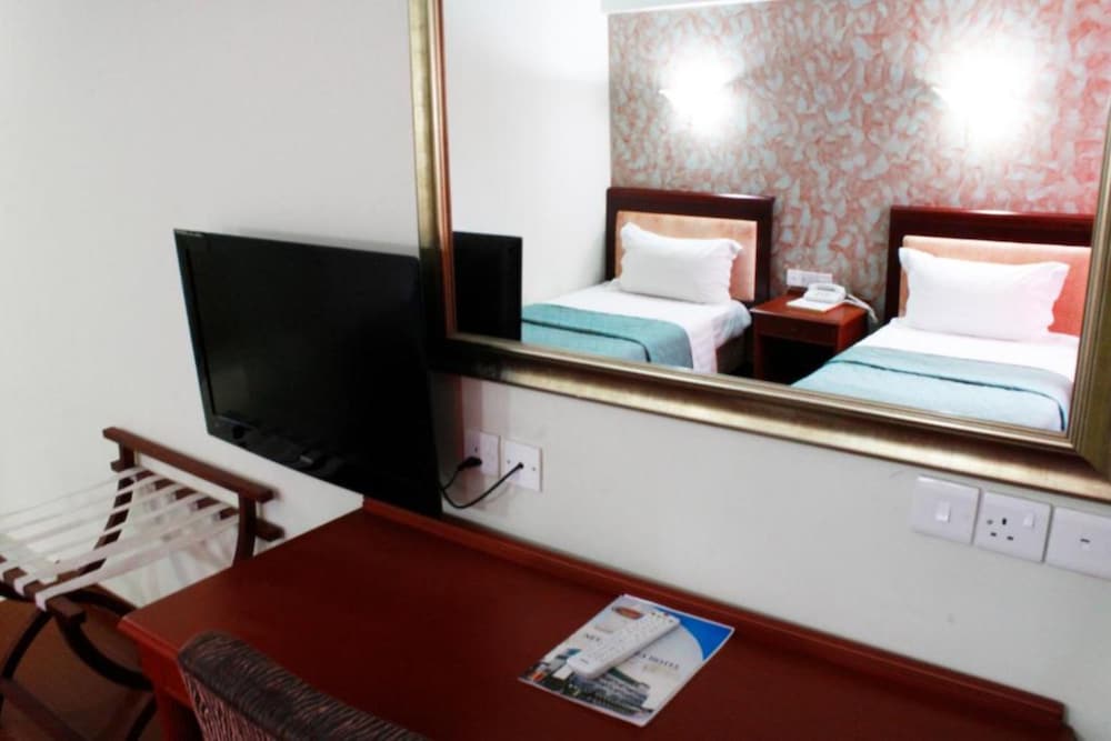 Deluxe Twin Room photo 2