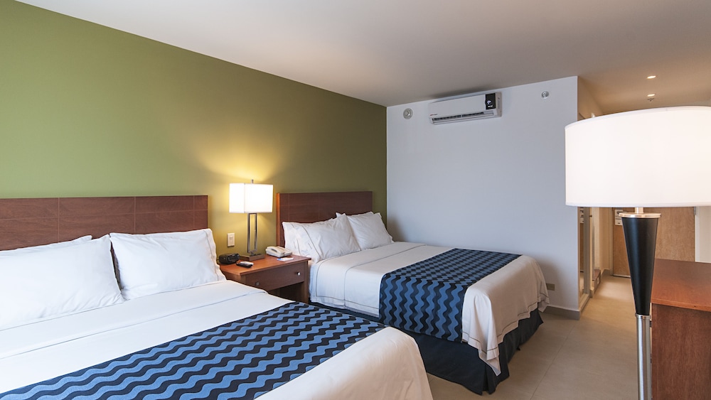 Standard Room, 2 Queen Beds, Sea View