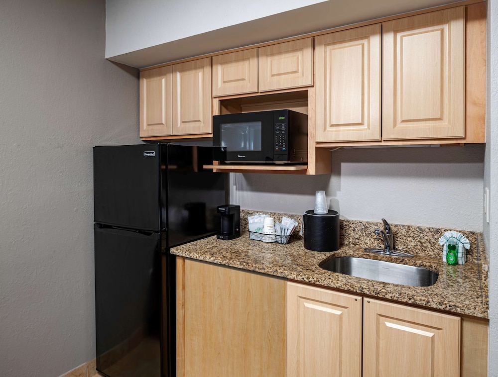 Suite, Multiple Beds, Balcony, Ocean View - Photo 2