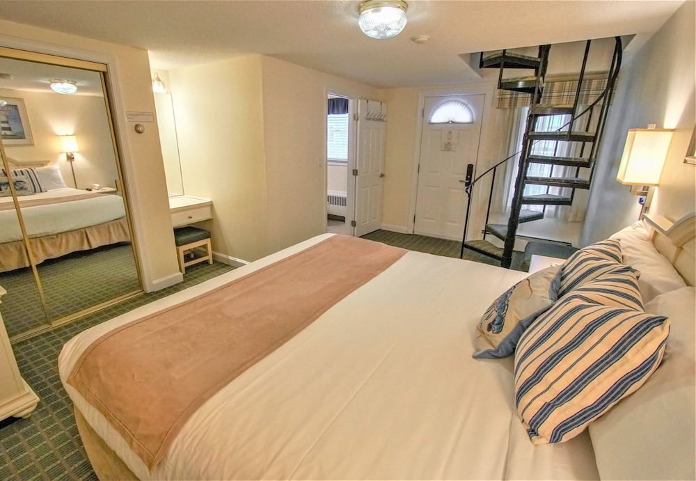 Traditional Townhome, 1 King Bed with Sofa bed photo 1