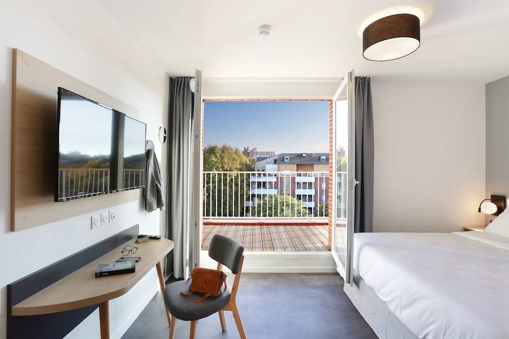 Studio, Balcony - Photo 1