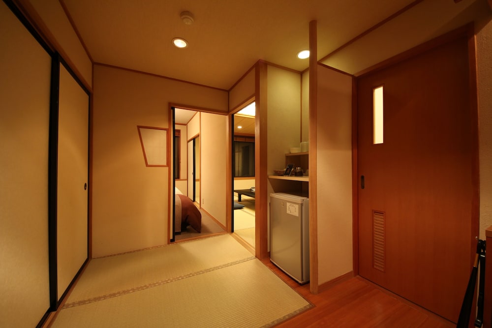 Tsukishiro Japanese Twin Room photo 2