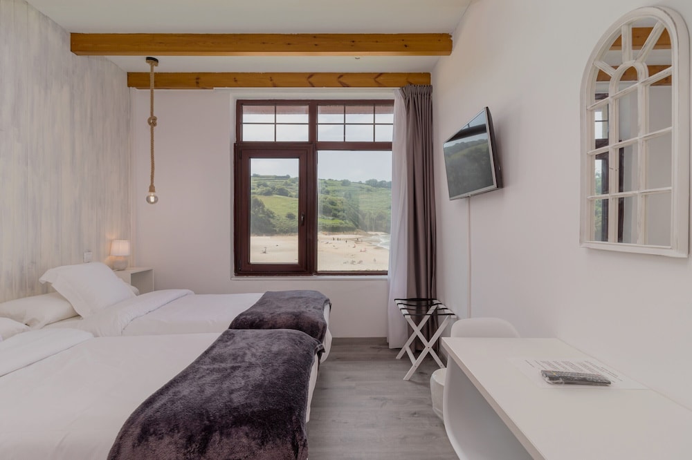 Double Room, Private Bathroom, Sea View - Photo 1