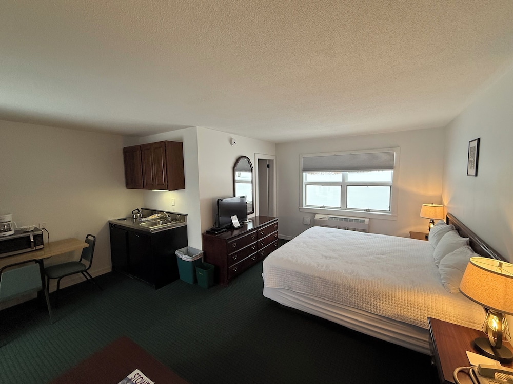 Superior Room, 1 King Bed, Fireplace photo 2