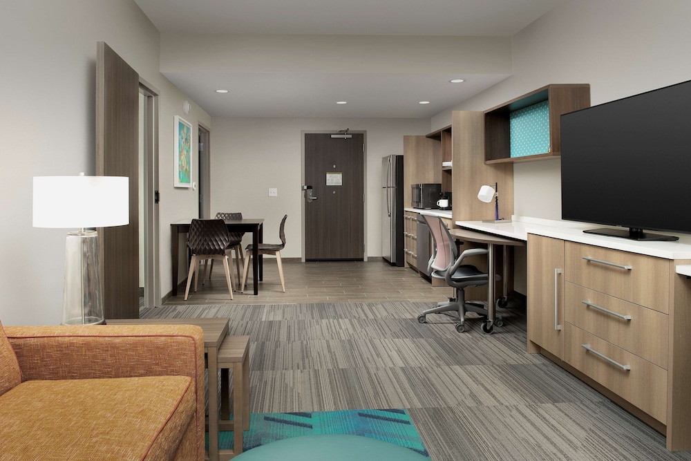 Suite, 1 King Bed, Accessible, Non Smoking (Hearing) - Photo 5