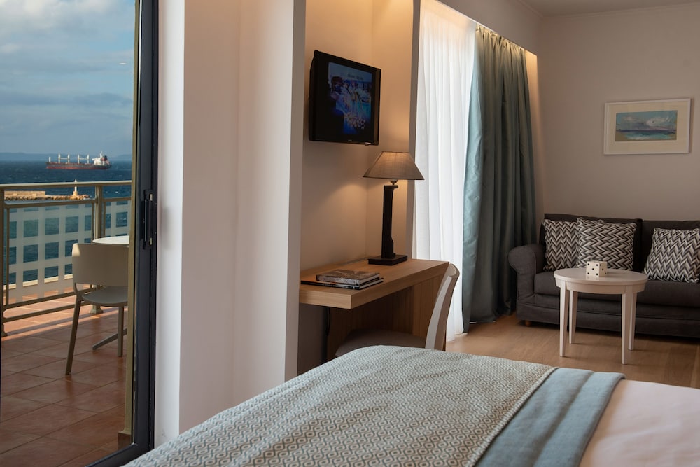 Suite - Photo 2