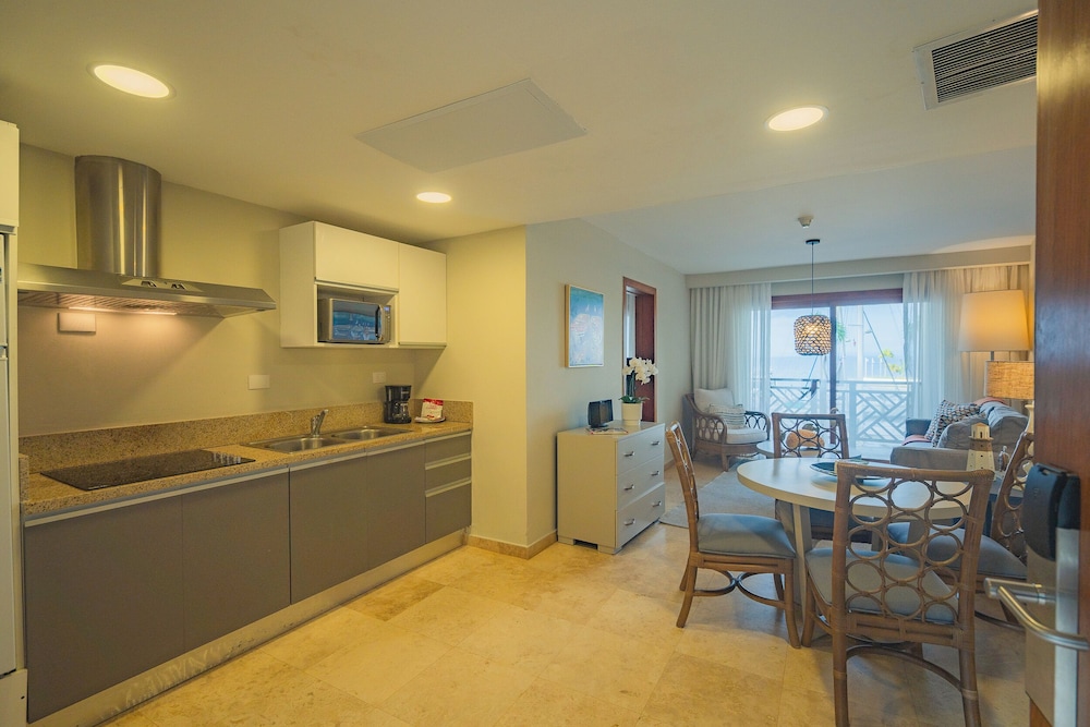 Luxury Suite, 1 Bedroom, Kitchenette, Ocean View