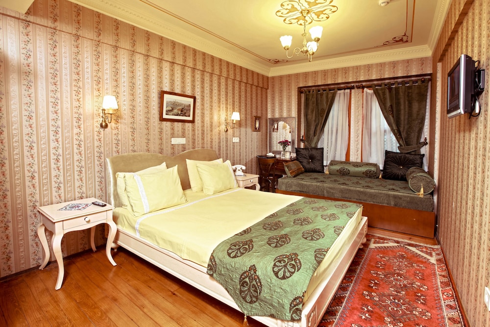 Deluxe Room (Neighborhood View) photo 1