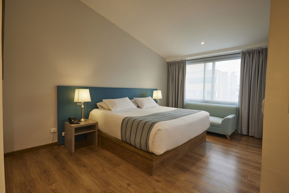 Superior Suite, 1 King Bed - Photo 2