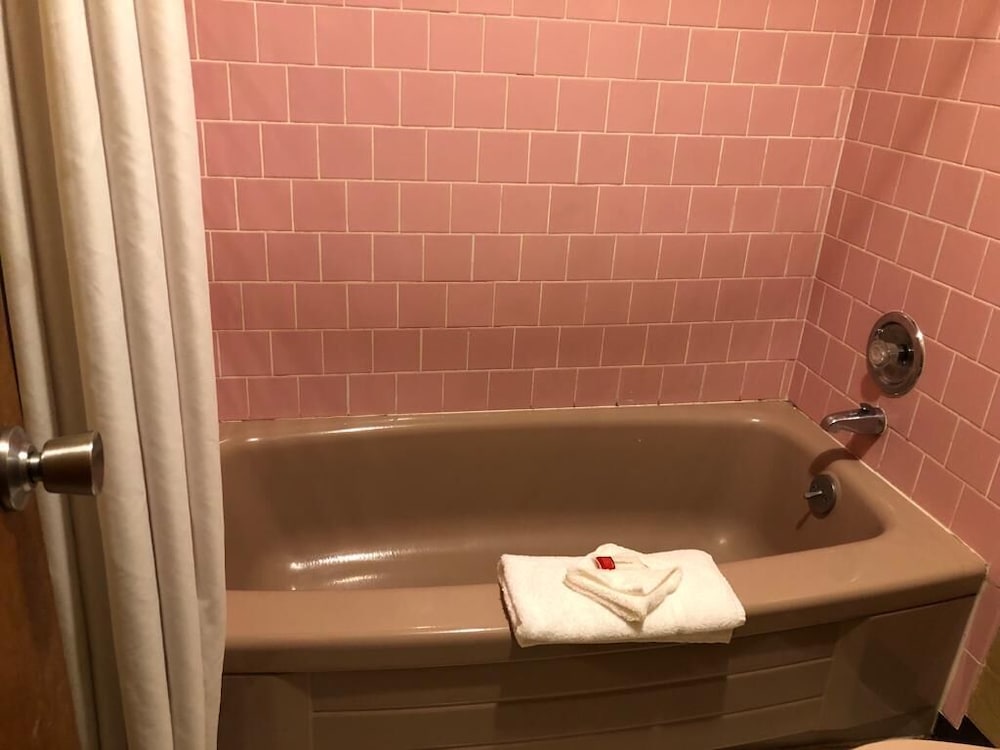Room, 1 Queen Bed - Photo 10