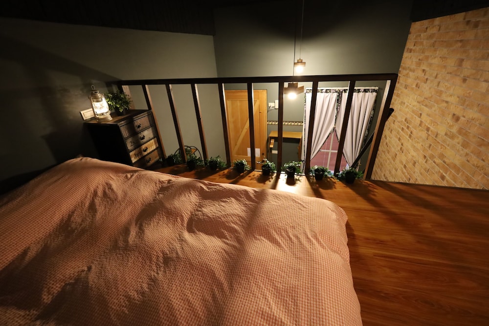 Deluxe Double Room - Photo 9