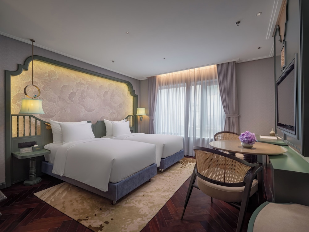 Premier Room with Neighbor View