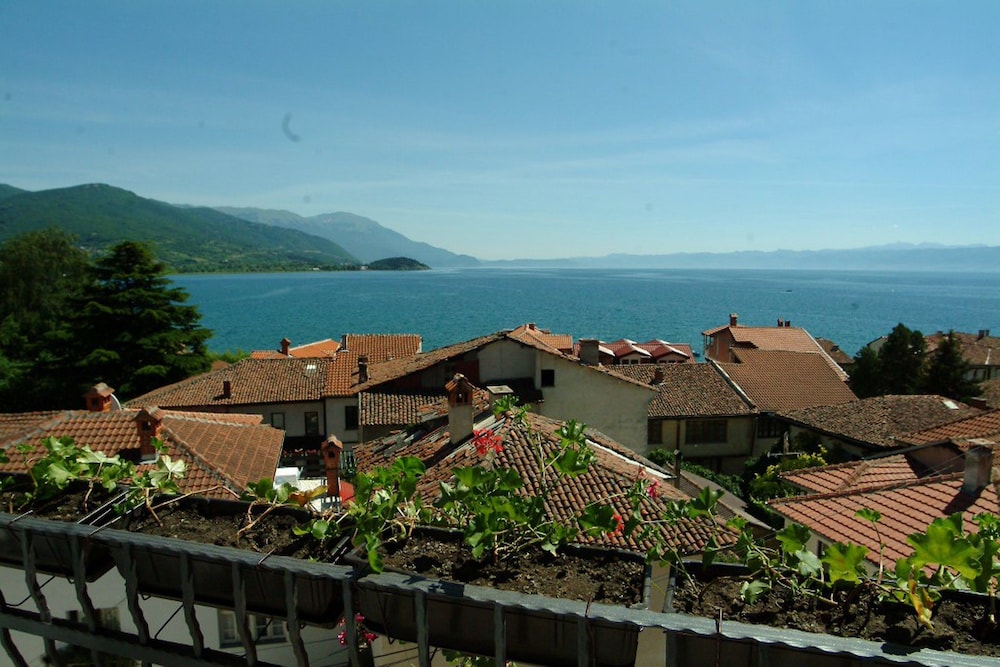 Deluxe Apartment, Lake View - Photo 3