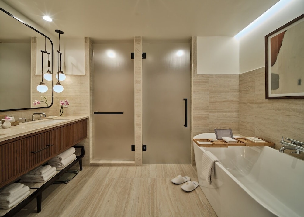 Club Level Grand 2br Suite