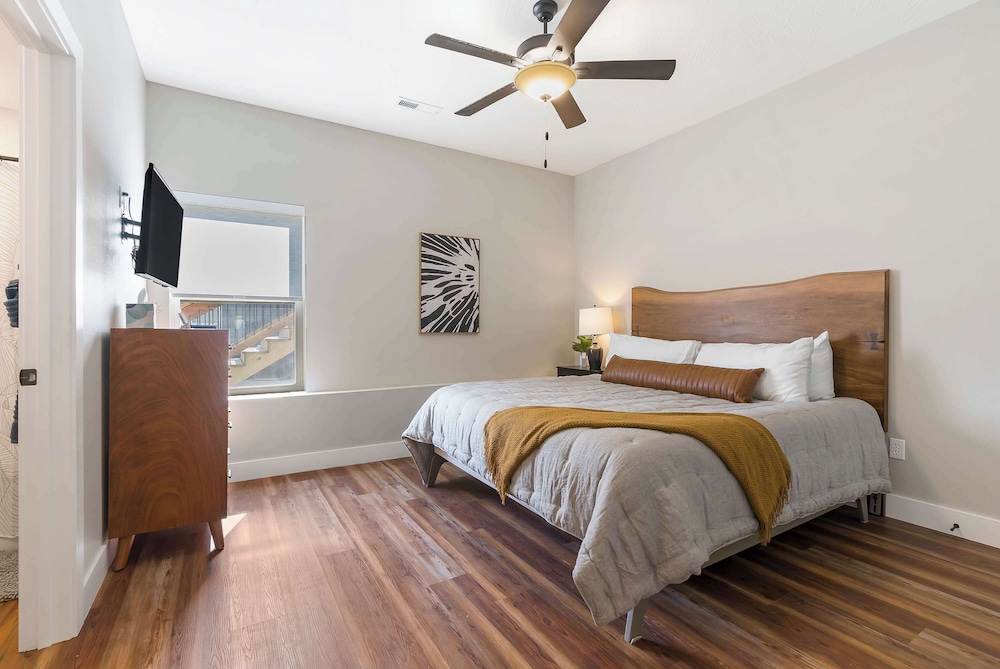 Room, 1 Bedroom - Photo 2