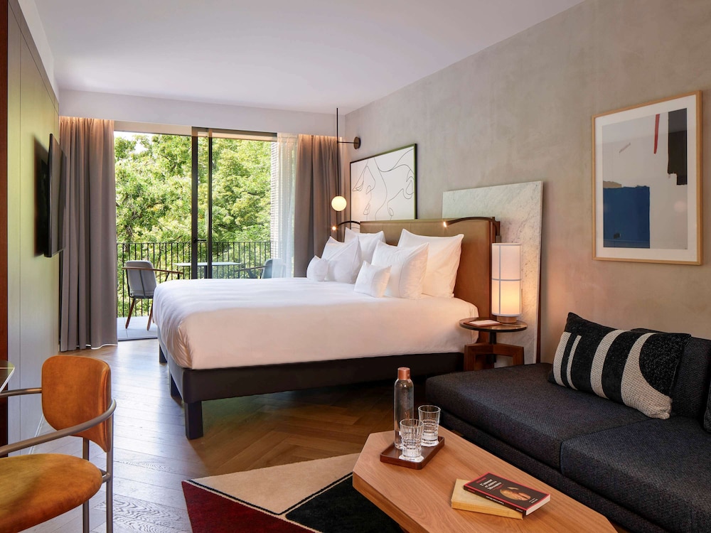 Executive Room, 1 Queen Bed, Balcony (Artist) - Photo 1