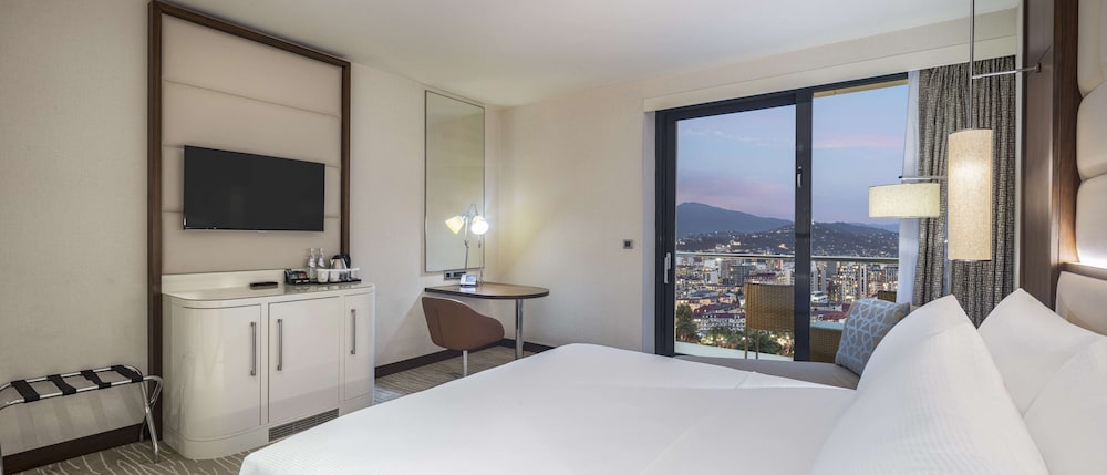 Room, 1 King Bed, Balcony (Guest Room)