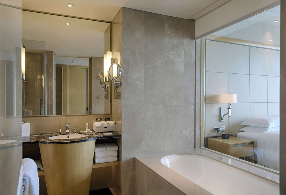 Executive Room, 1 King Bed, Bay View photo 3