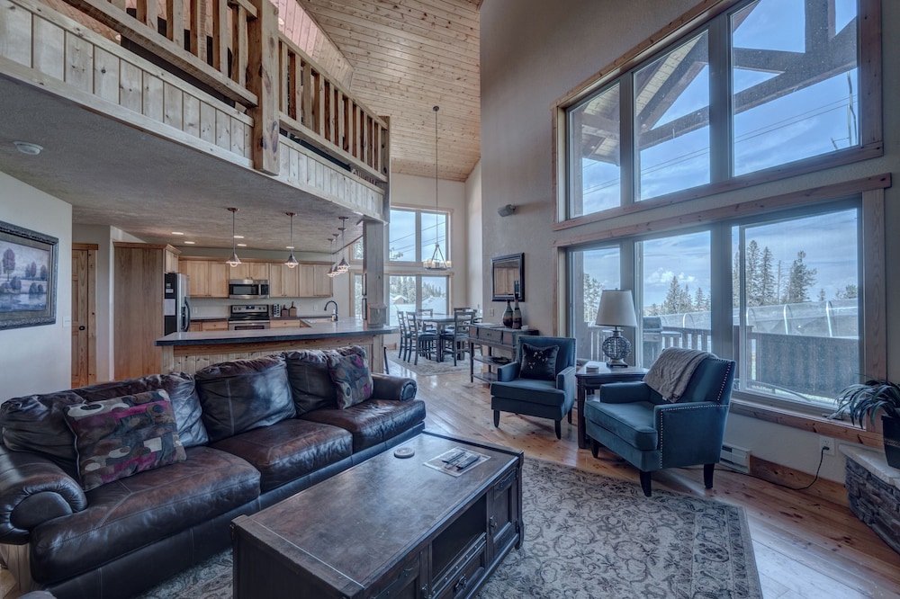 Luxury Chalet, Mountain View