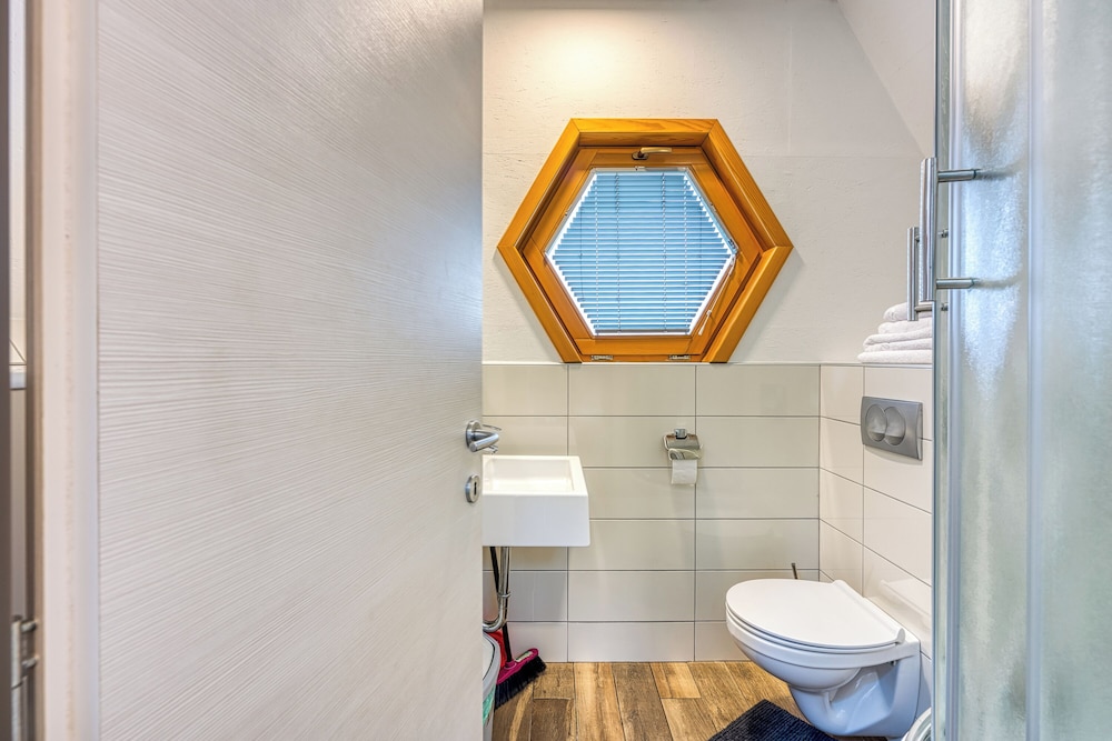 Family Chalet, 1 Bedroom, Mountainside (Bee House Maja) photo 2