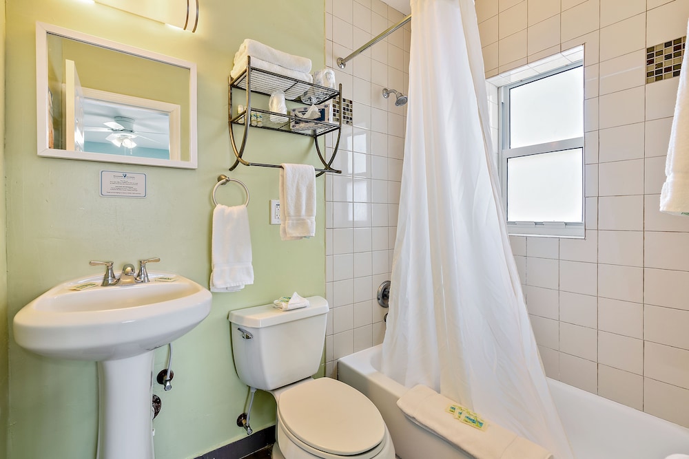 Standard Suite, 1 Bedroom - Photo 8
