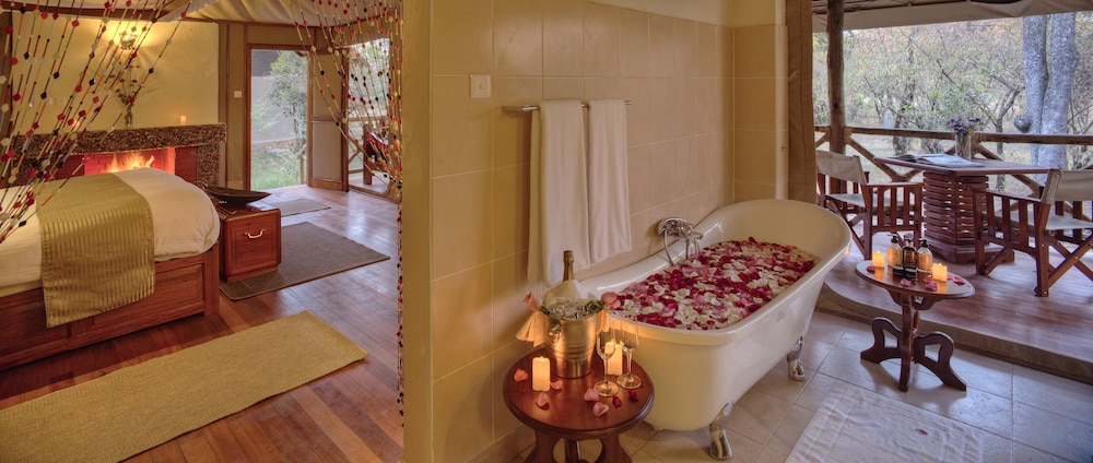 Honeymoon Room photo 1