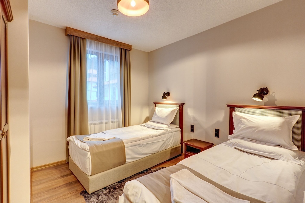 Apartment, 2 Bedrooms, Fireplace, Mountain View photo 2