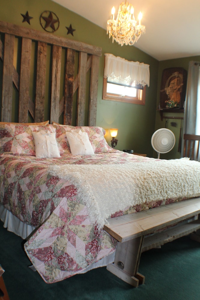 Room, Non Smoking, Private Bathroom (Wild Rose Room)