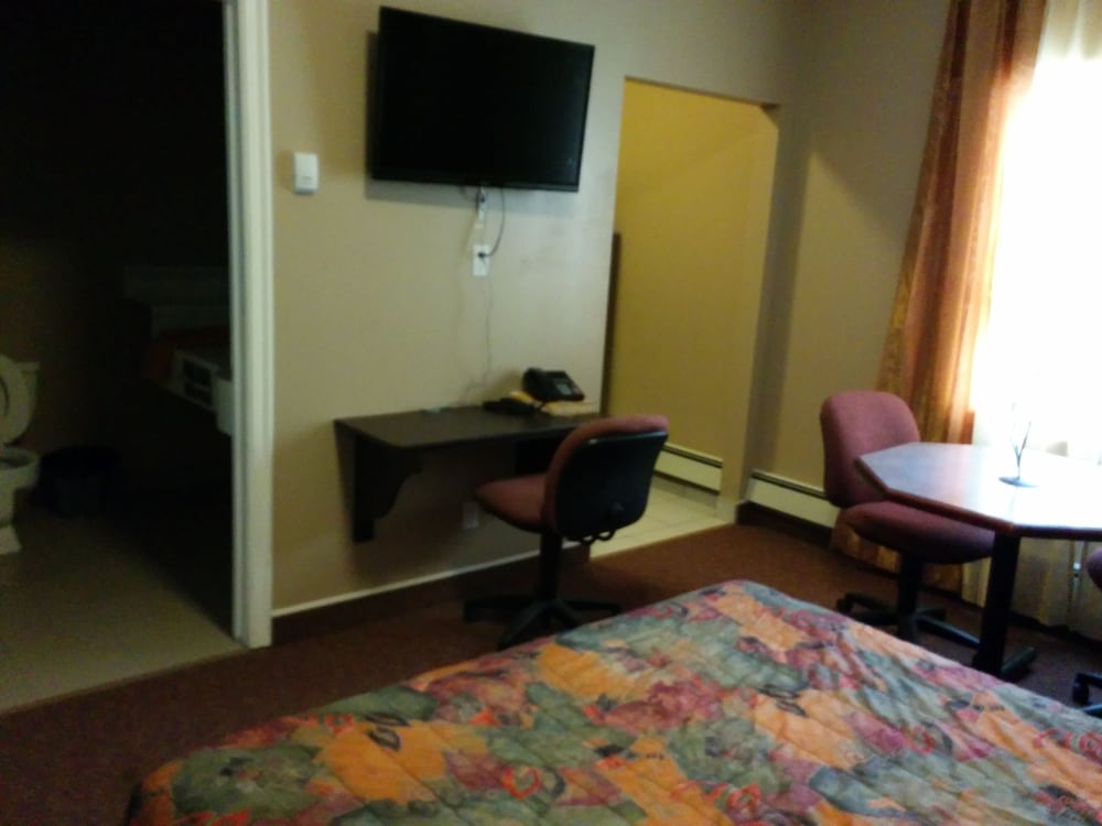 Single Room, 1 Queen Bed photo 2