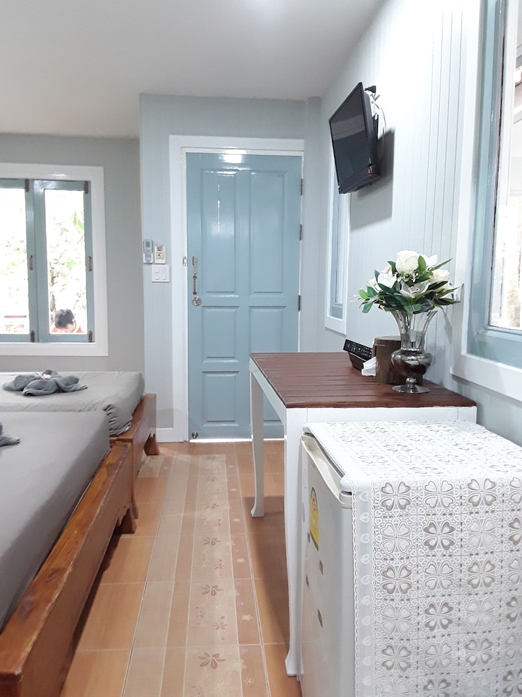 Deluxe Triple Bungalow photo 2