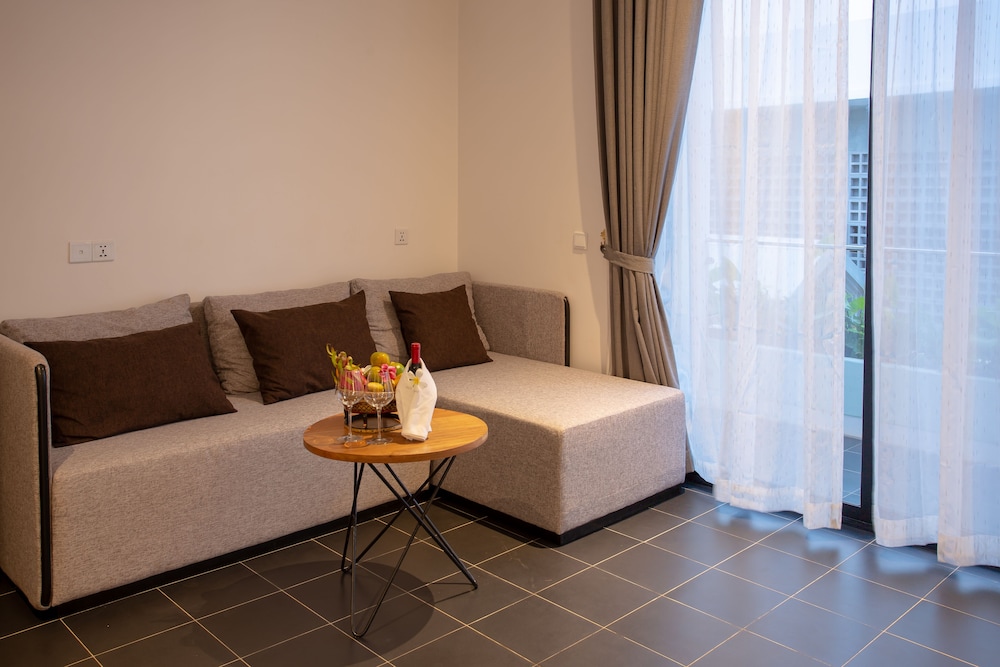 Honeymoon Suite with Balcony photo 3