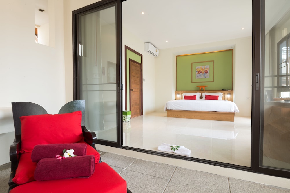 Deluxe Plunge Pool - Photo 2
