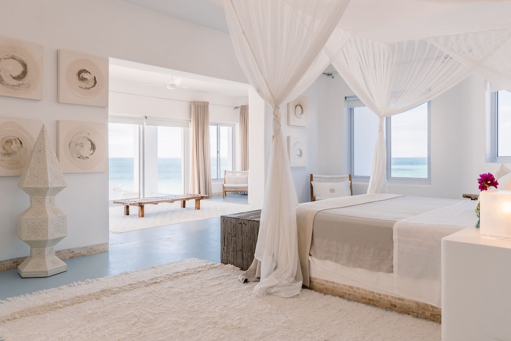 Luxury Suite, 1 King Bed, Balcony, Ocean View