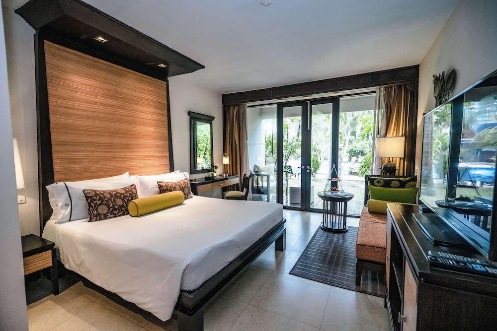 Tropical Deluxe Pool Access King