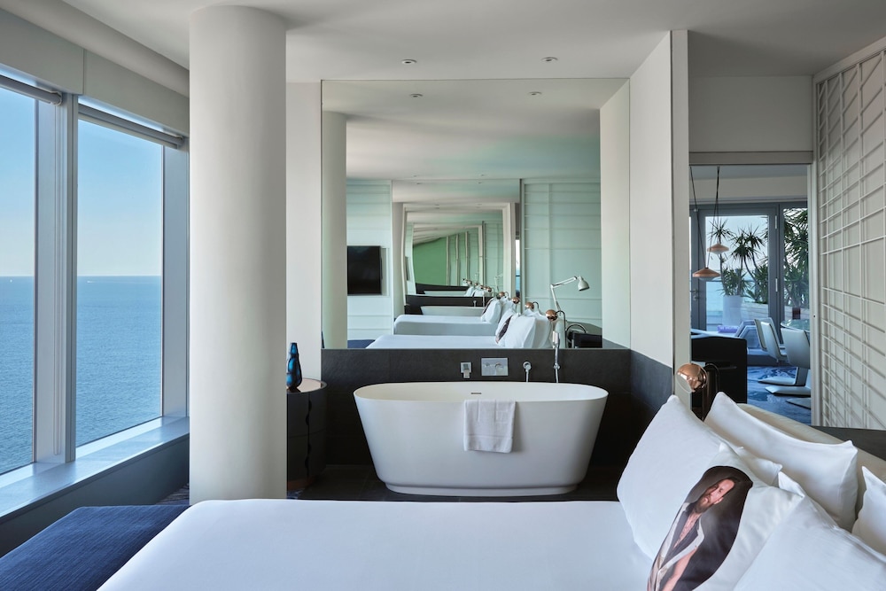 Suite, 1 King Bed, Terrace thumbnail 6