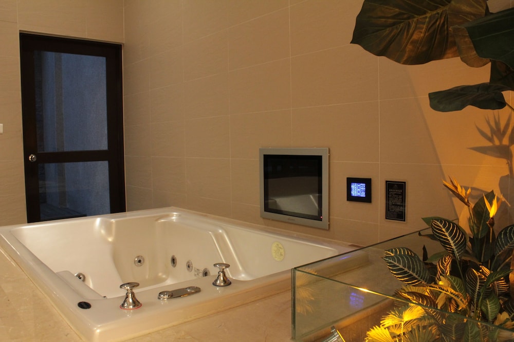 Business Double Or Twin Room, 2 Queen Beds photo 3